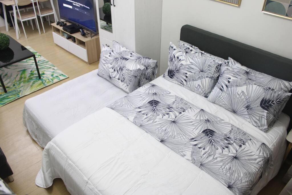 Huge A2J Executive Luxury 1Br Suite Near Abs Cbn, Gma Manille Extérieur photo